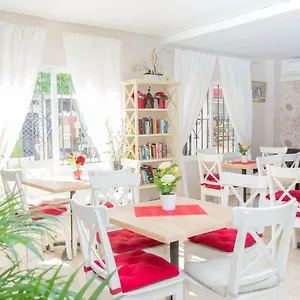 2* Hotel Marbella